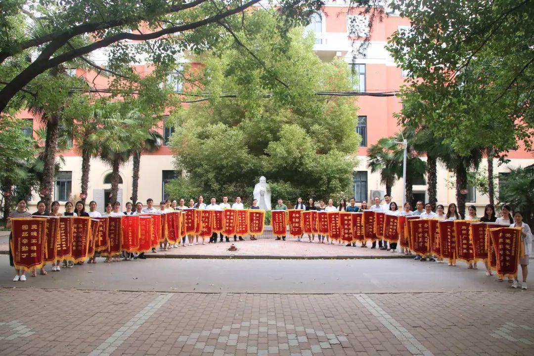 什么样的班主任缔造了一个班62人考上清北等名校的传奇 什么样的班主任缔造了一个班62人考上清北等名校的传奇