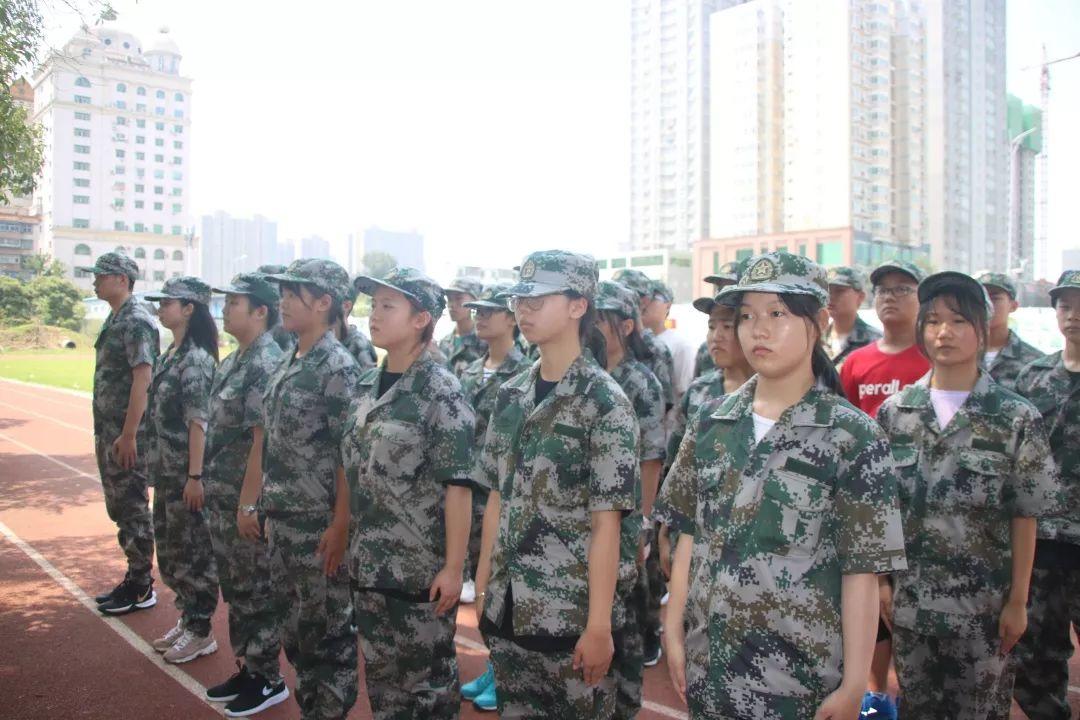 这所学校的军训不一样! 这所学校的军训不一样!