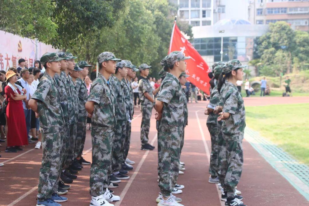 西斯达城市森林学校隆重举行2019级新生自觉学习及军事训练闭营仪式