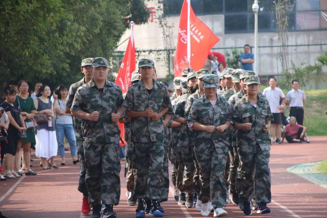 西斯达城市森林学校隆重举行2019级新生自觉学习及军事训练闭营仪式