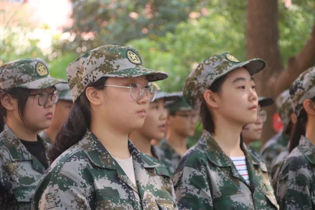 西斯达城市森林学校隆重举行2019级新生自觉学习及军事训练闭营仪式