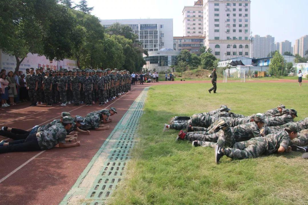 西斯达城市森林学校隆重举行2019级新生自觉学习及军事训练闭营仪式