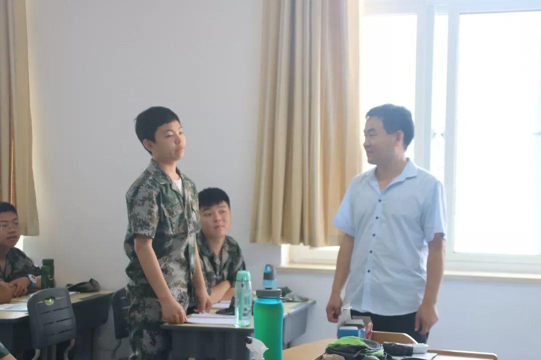 西斯达城市森林学校隆重举行2019级新生自觉学习及军事训练闭营仪式