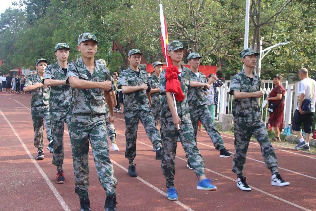 西斯达城市森林学校隆重举行2019级新生自觉学习及军事训练闭营仪式