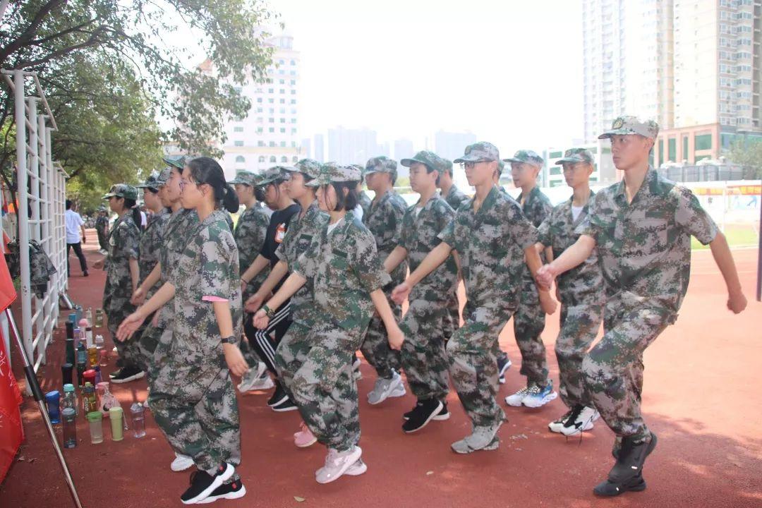 这所学校的军训不一样! 这所学校的军训不一样!