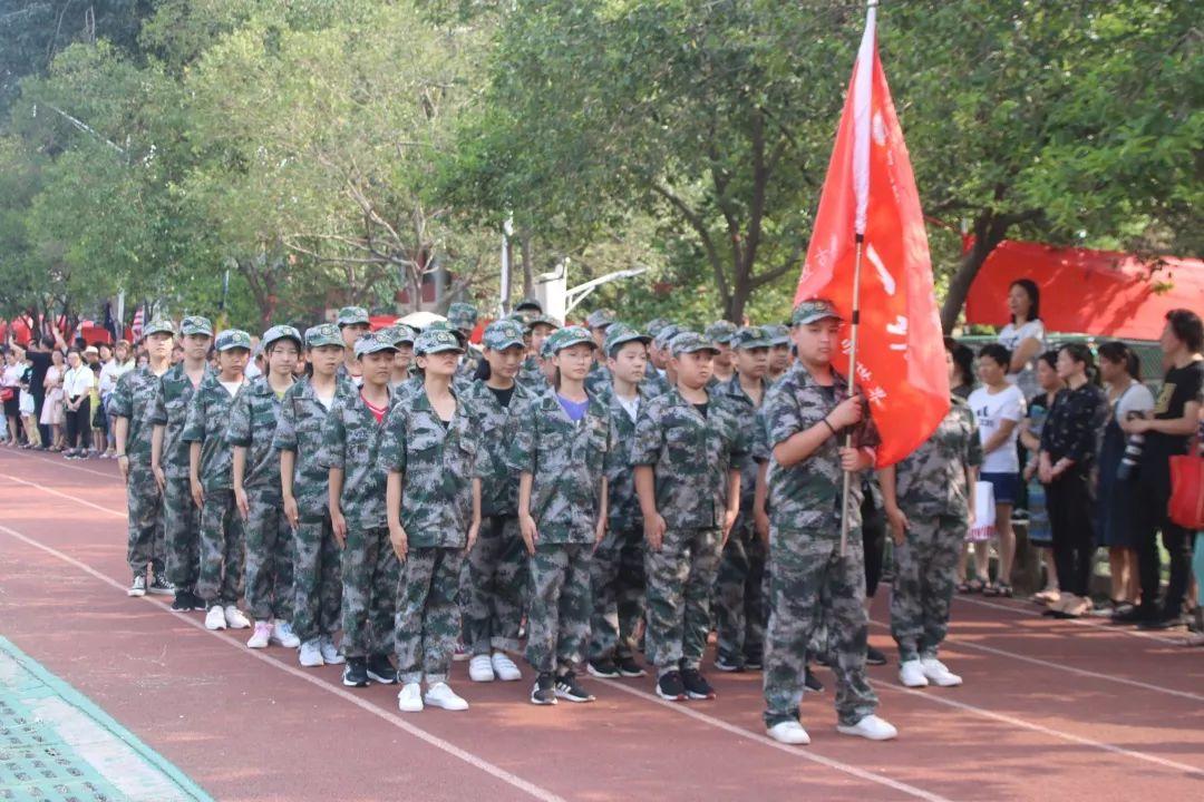 西斯达城市森林学校隆重举行2019级新生自觉学习及军事训练闭营仪式