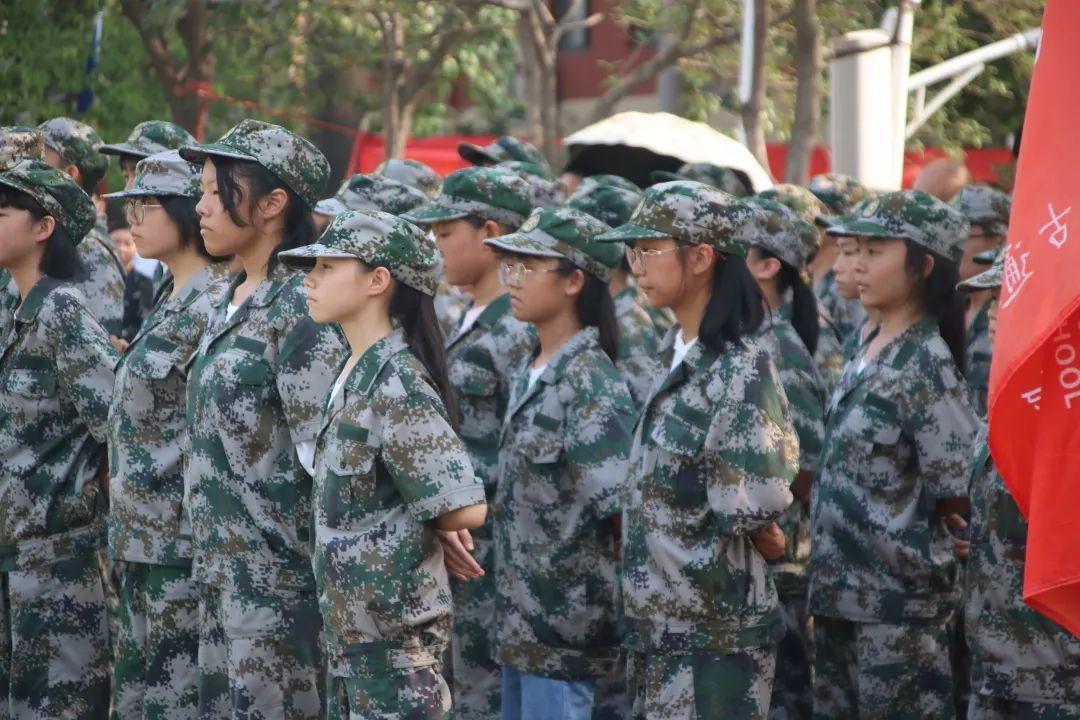 西斯达城市森林学校隆重举行2019级新生自觉学习及军事训练闭营仪式