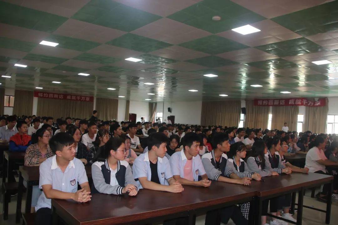 新开端 新征程——西斯达城市森林学校高中部举行2019年秋季开学典礼 新开端 新征程——西斯达城市森林学校高中部举行2019年秋季开学典礼