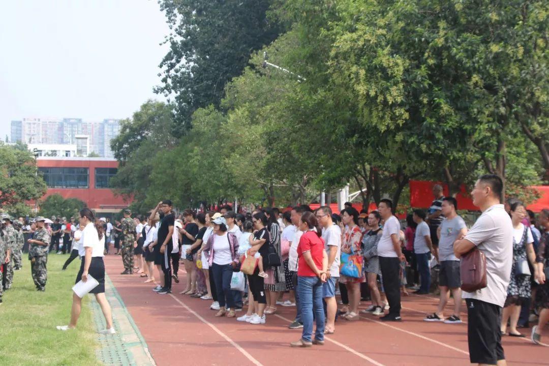 西斯达城市森林学校隆重举行2019级新生自觉学习及军事训练闭营仪式