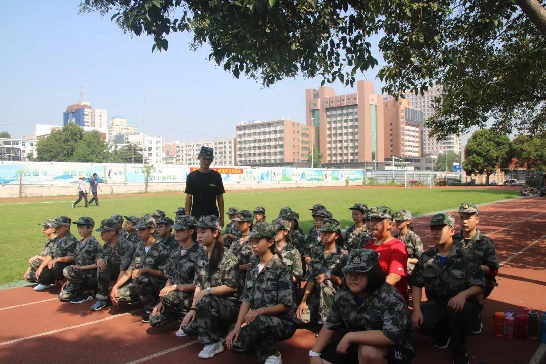 西斯达城市森林学校隆重举行2019级新生自觉学习及军事训练闭营仪式