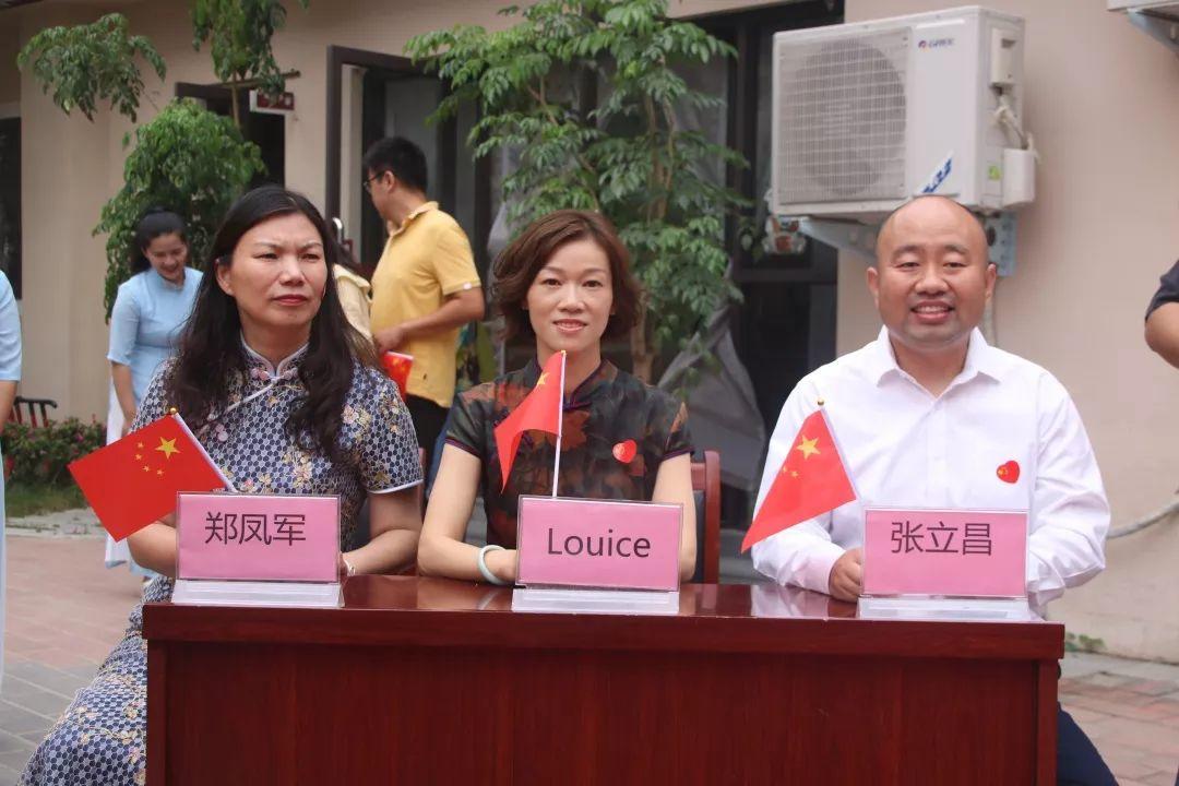 我和国旗同框,庆祖国70华诞——西斯达大树幼儿园隆重举行开学典礼 我和国旗同框,庆祖国70华诞——西斯达大树幼儿园隆重举行开学典礼