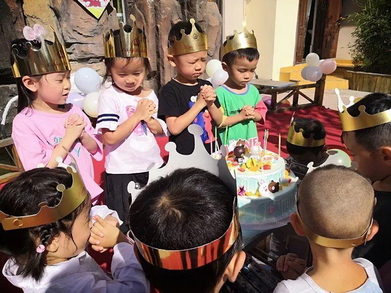 生日共聚、快乐共享、师生同乐——西斯达大树幼儿园八月生日会