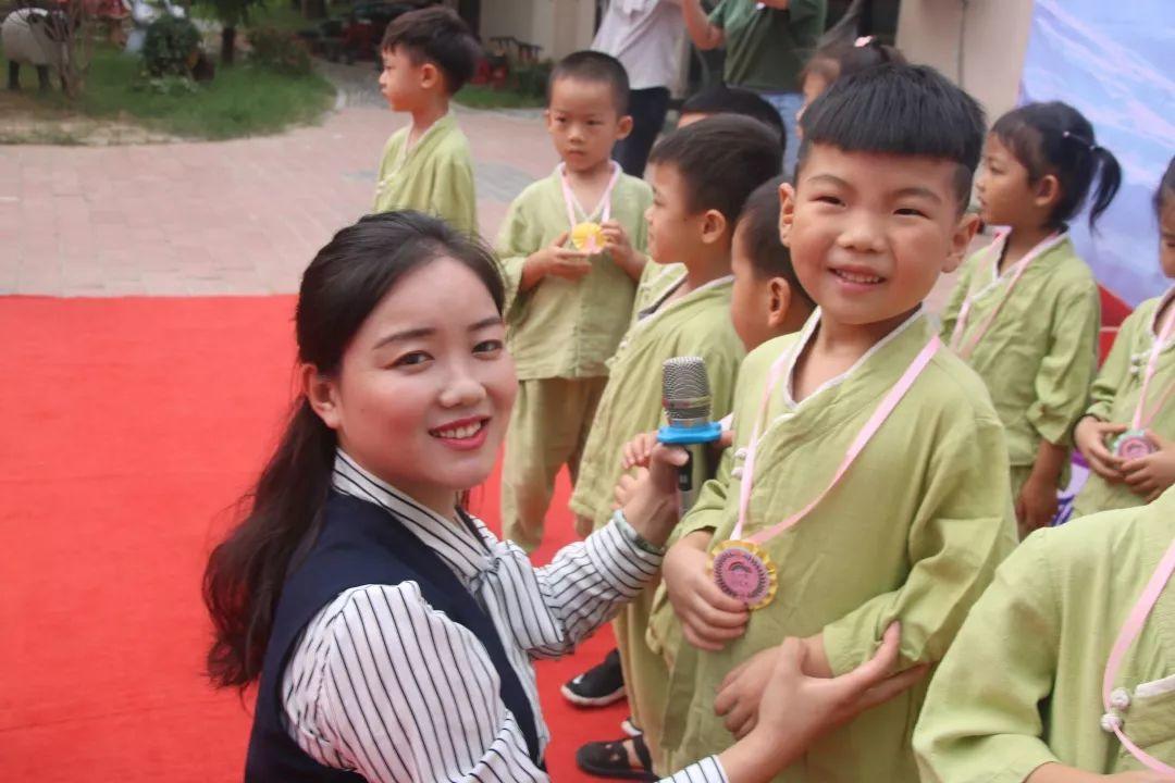 我和国旗同框,庆祖国70华诞——西斯达大树幼儿园隆重举行开学典礼 我和国旗同框,庆祖国70华诞——西斯达大树幼儿园隆重举行开学典礼