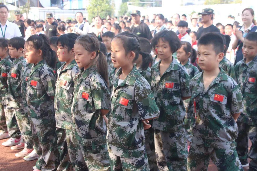 磨炼意志，蜕变成长——西斯达城市森林学校小学部2019—2020学年军事会操演习