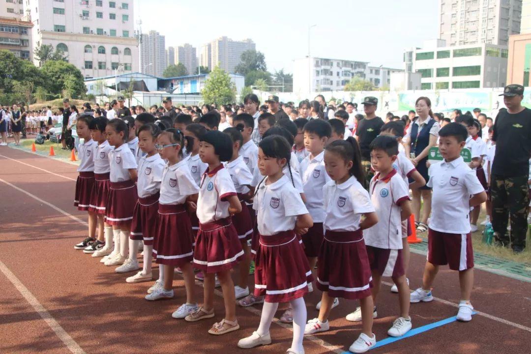 磨炼意志，蜕变成长——西斯达城市森林学校小学部2019—2020学年军事会操演习