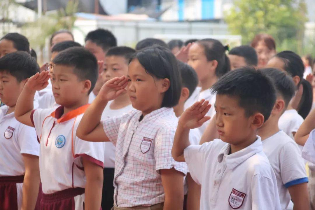 磨炼意志，蜕变成长——西斯达城市森林学校小学部2019—2020学年军事会操演习