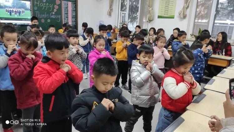 【和谐校园】星星点亮黑夜,感恩照亮心灵——西斯达城市森林学校小学部“感恩节”活动温暖你我 【和谐校园】星星点亮黑夜,感恩照亮心灵——西斯达城市森林学校小学部“感恩节”活动温暖你我