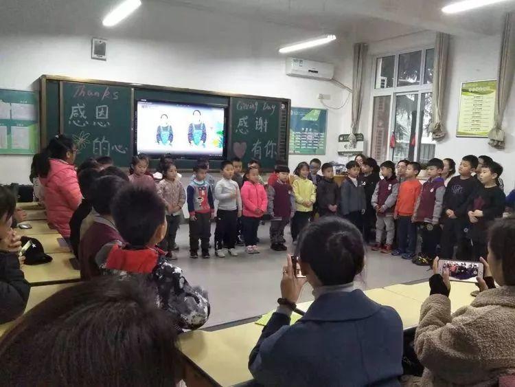 【和谐校园】星星点亮黑夜，感恩照亮心灵——西斯达城市森林学校小学部“感恩节”活动温暖你我