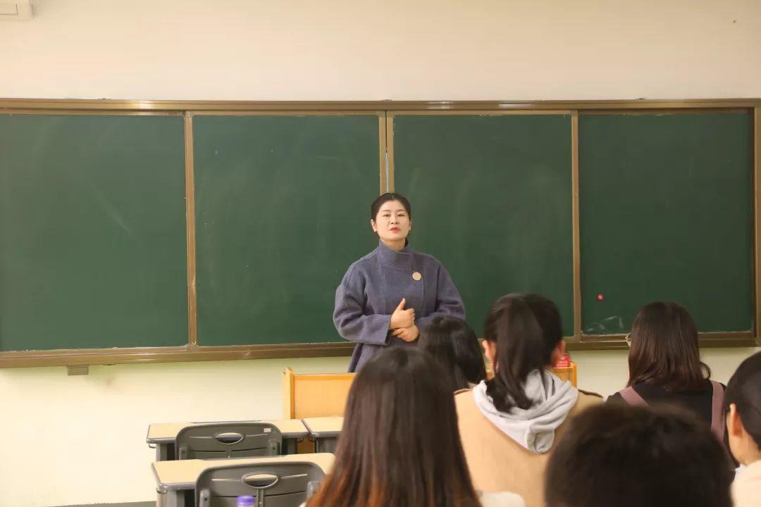 来了一群高材生! 来了一群高材生!