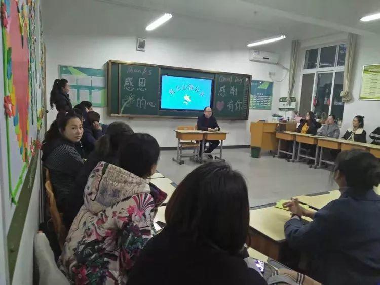 【和谐校园】星星点亮黑夜，感恩照亮心灵——西斯达城市森林学校小学部“感恩节”活动温暖你我